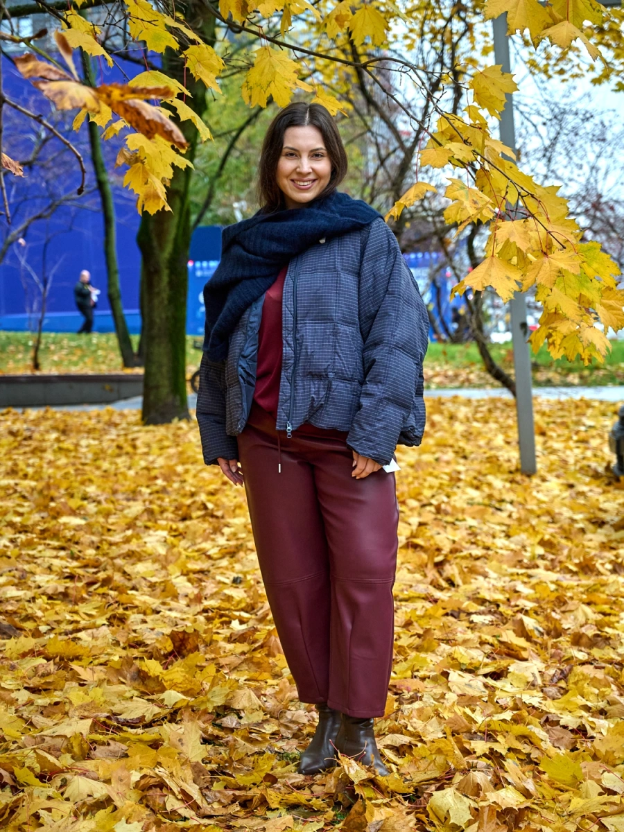 Укороченные брюки из экокожи, размеры 50-58 фото 30