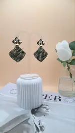 Серьги с подвеской Каменный квадрат Б820039