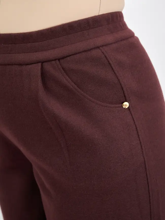 Брюки с защипами 