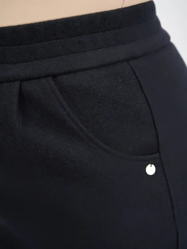 Брюки с защипами 