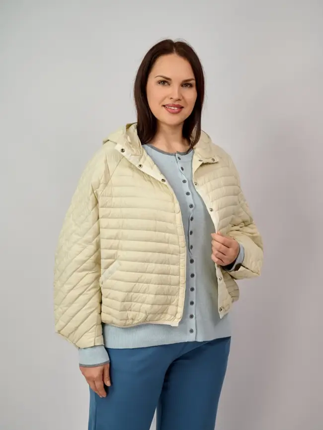 Куртка пух легкая короткая с заклепками 8183 Размер 48-58 фото 20