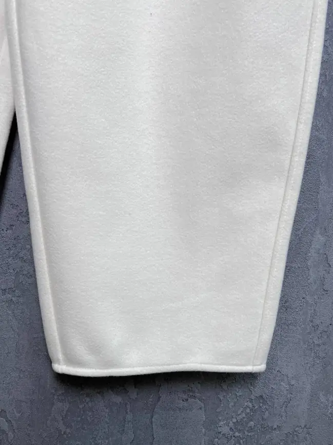 Брюки с защипами 