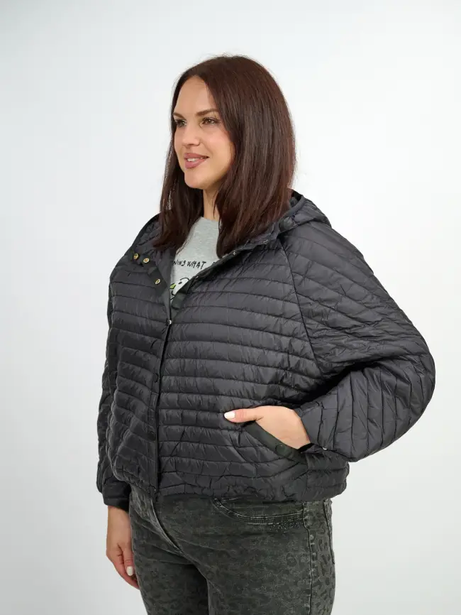 Куртка пух легкая короткая с заклепками 8183 Размер 48-58 фото 4