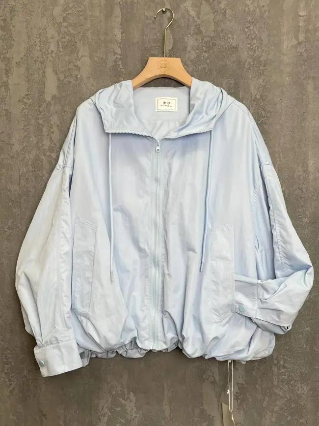 Ветровка облегченная с капюшоном 25185 фото 12