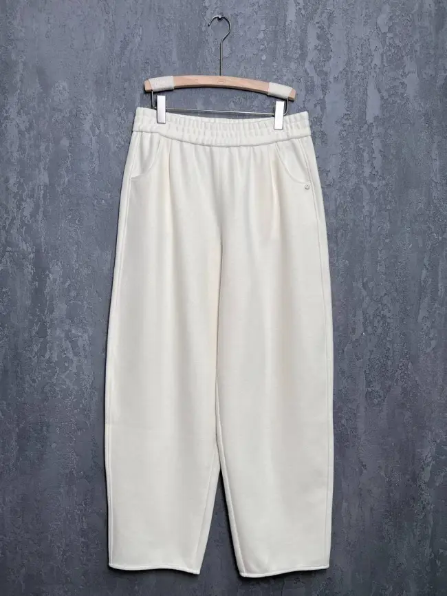 Брюки с защипами 