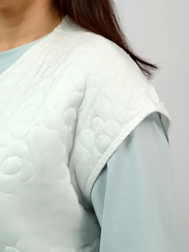 Легкий стеганый жилет "Цветочек" 7371 Размер 52-56 фото 5