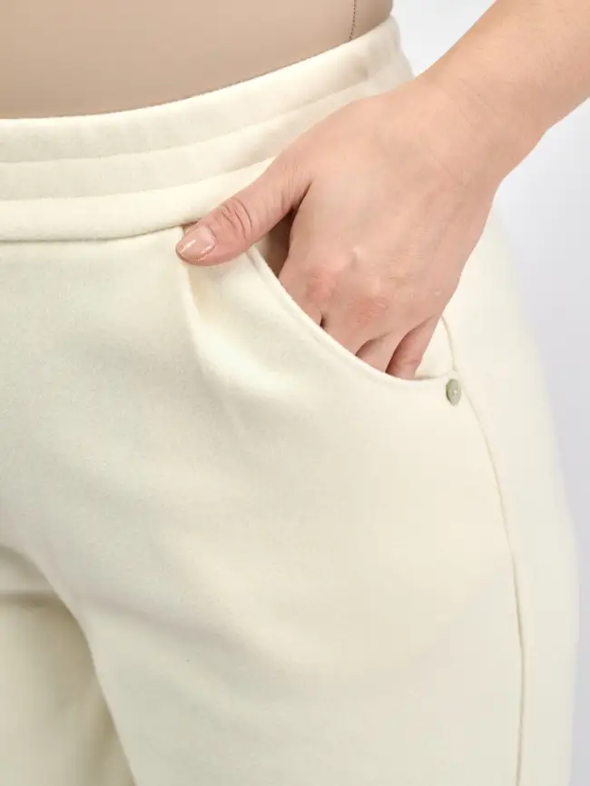 Брюки с защипами 