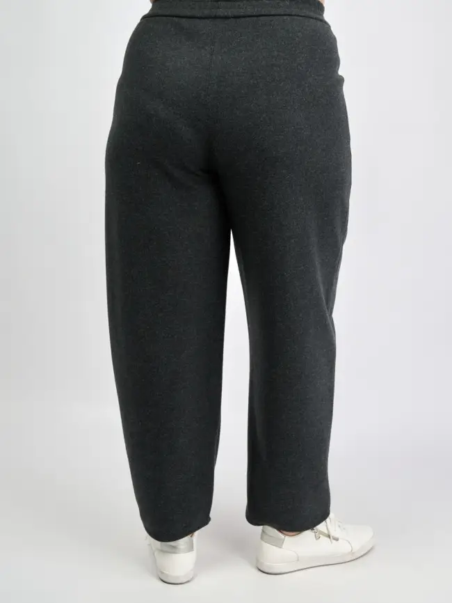 Брюки с защипами 