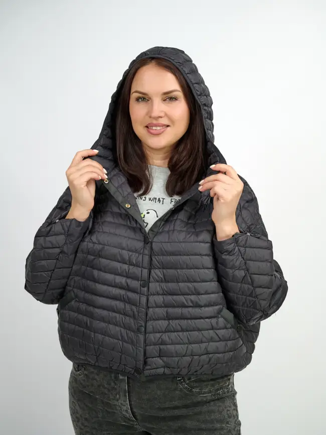 Куртка пух легкая короткая с заклепками 8183 Размер 48-58 фото 2