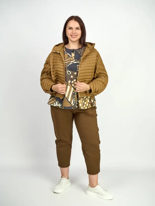 Куртка пух легкая короткая с заклепками 8183 Размер 48-58 фото 2