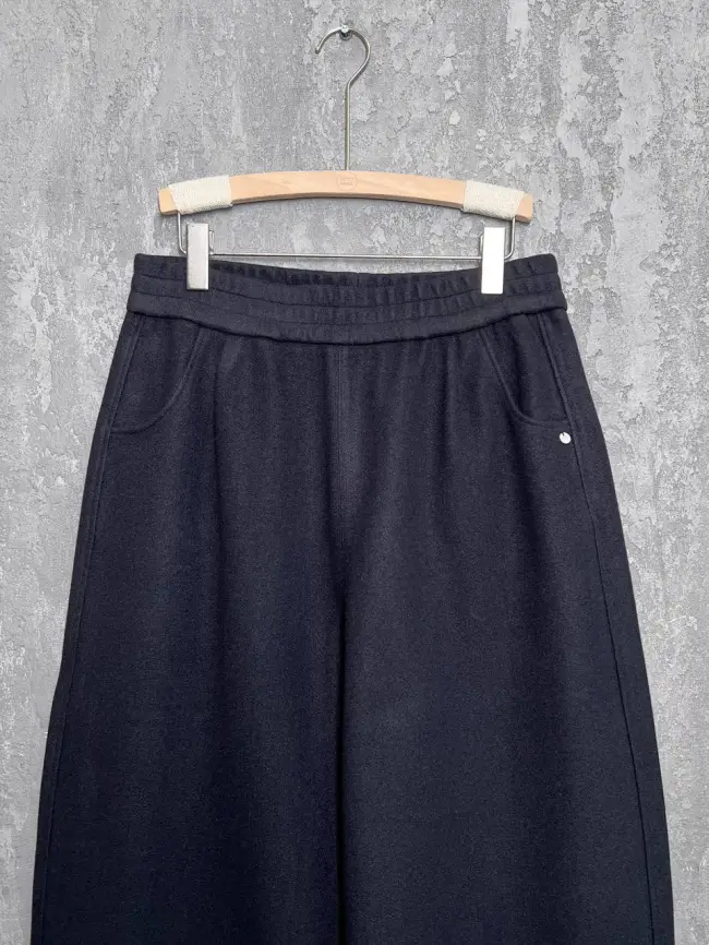 Брюки с защипами 