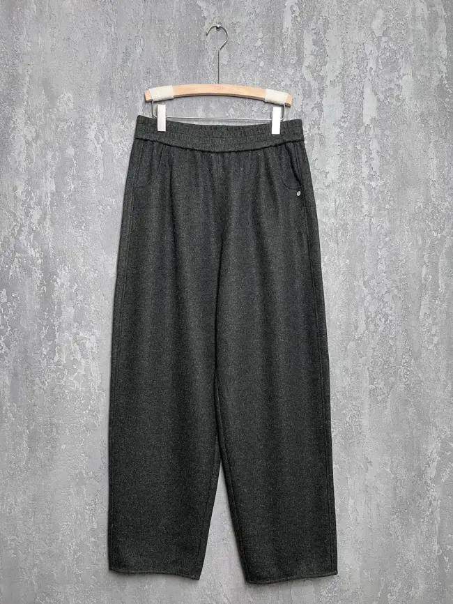 Брюки с защипами 