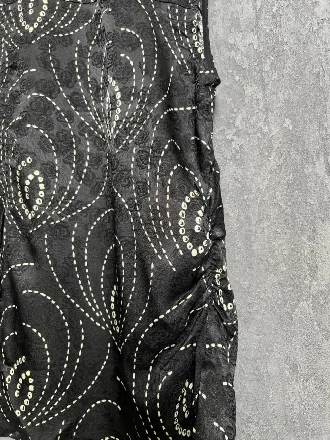 Блуза атлас без рукавов 1303 размеры 52- 56 фото 4