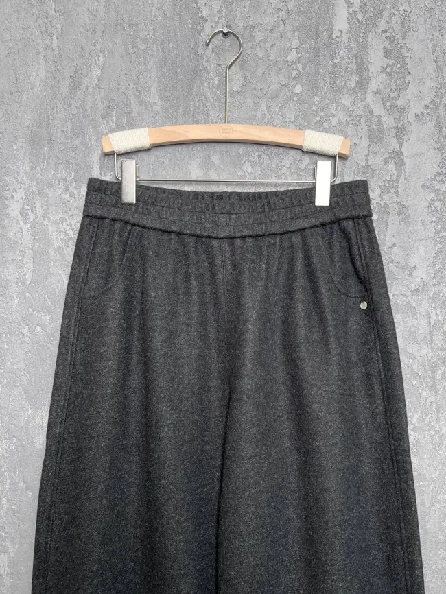 Брюки с защипами 