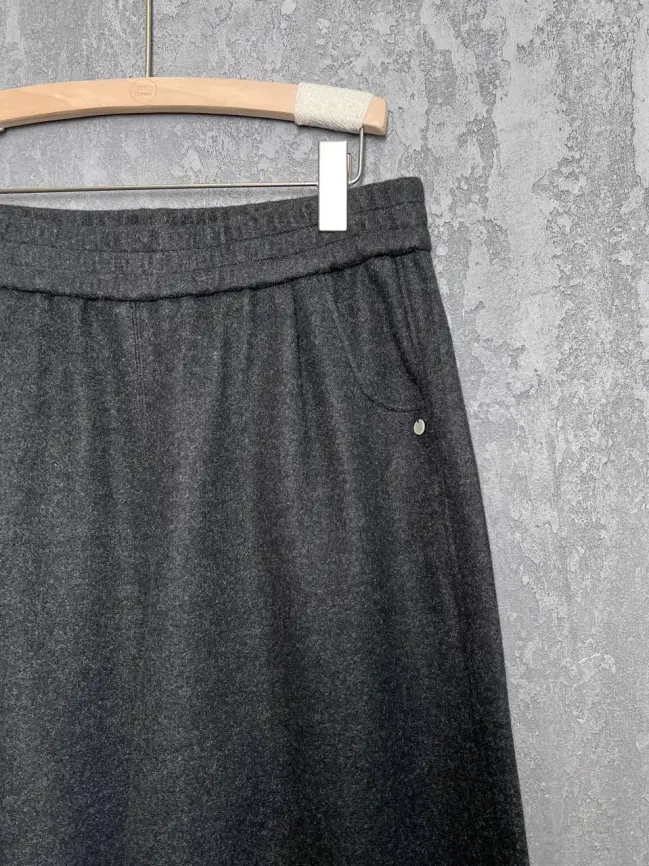 Брюки с защипами 