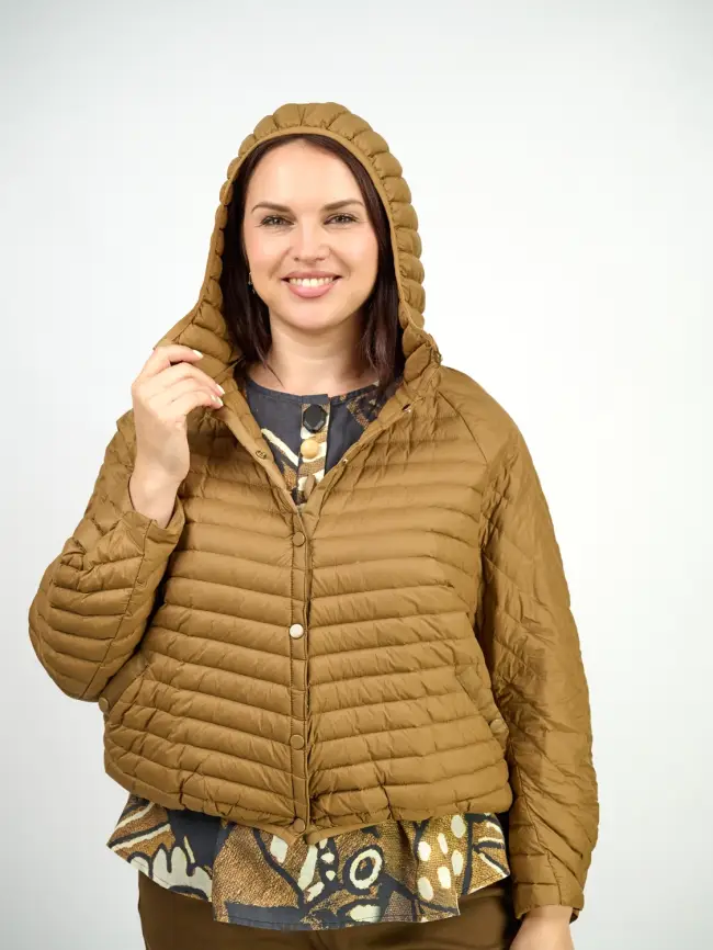 Куртка пух легкая короткая с заклепками 8183 Размер 48-58 фото 3