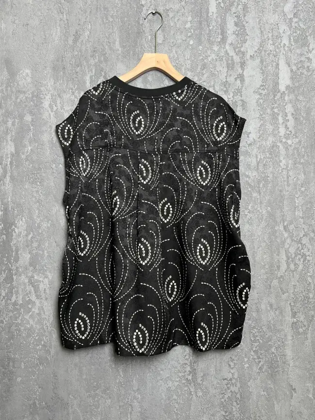 Блуза атлас без рукавов 1303 размеры 52- 56 фото 2