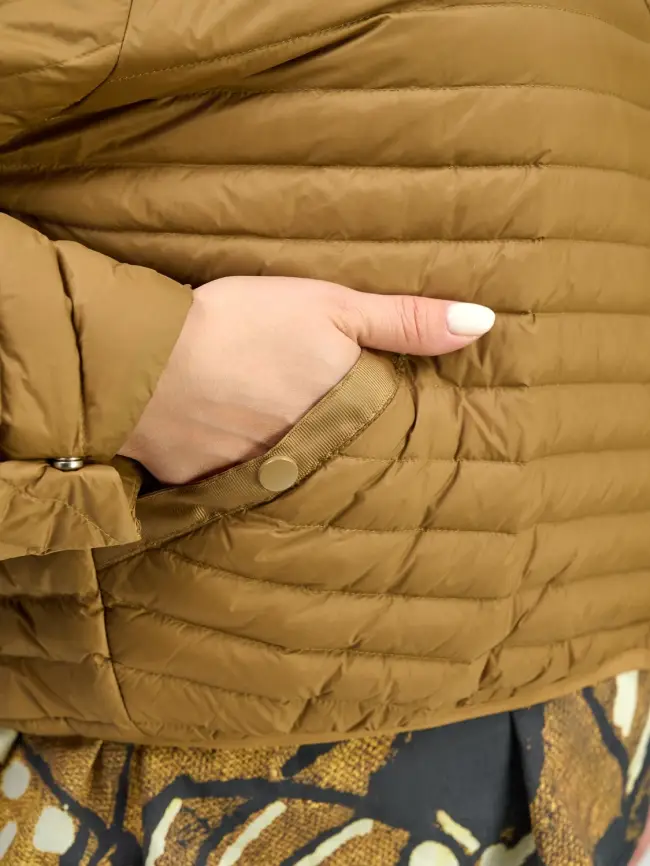 Куртка пух легкая короткая с заклепками 8183 Размер 48-58 фото 5