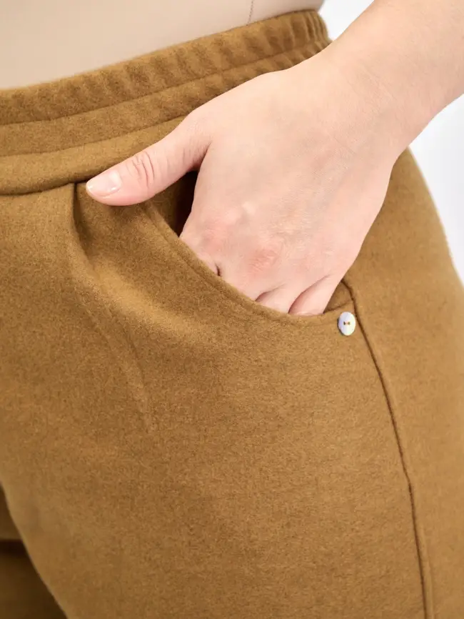 Брюки с защипами 